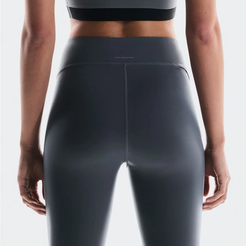 On Running Women's Gray Leggings Small - Picture 6 of 6